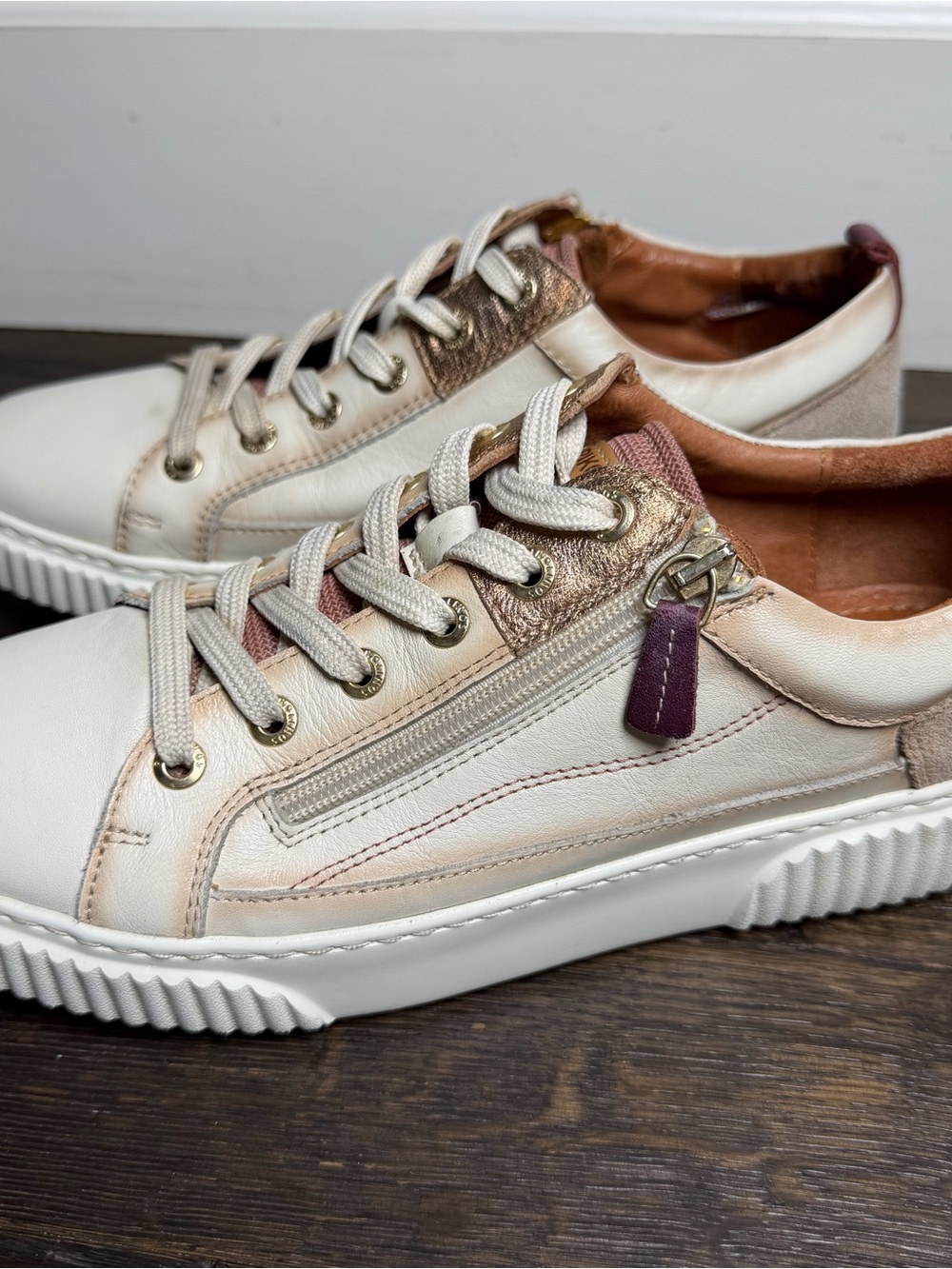 Pikolinos Leather Sneakers EU 40 9.5-10 Cream Metallic Side Zip